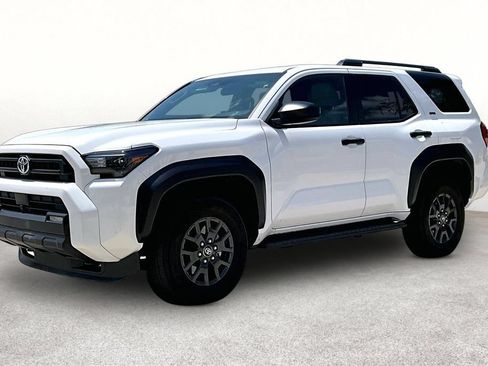 Used 2025 Toyota 4Runner SR5 AWD/4WD image 5