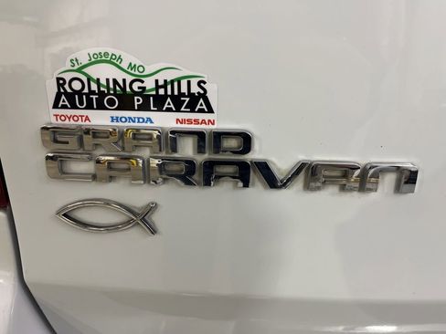 Used 2018 Dodge Grand Caravan SE FWD image 42