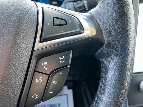 Used 2024 Ford Edge Titanium image 5