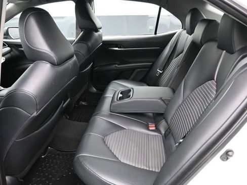 Used 2024 Toyota Camry SE image 12