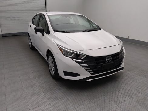 Used 2023 Nissan Versa S FWD image 14