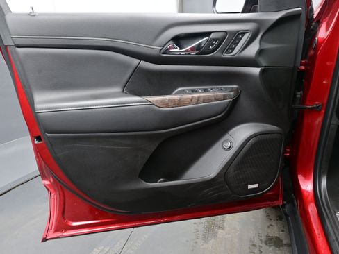 Used 2023 GMC Acadia Denali w/ Denali Ultimate Package image 9