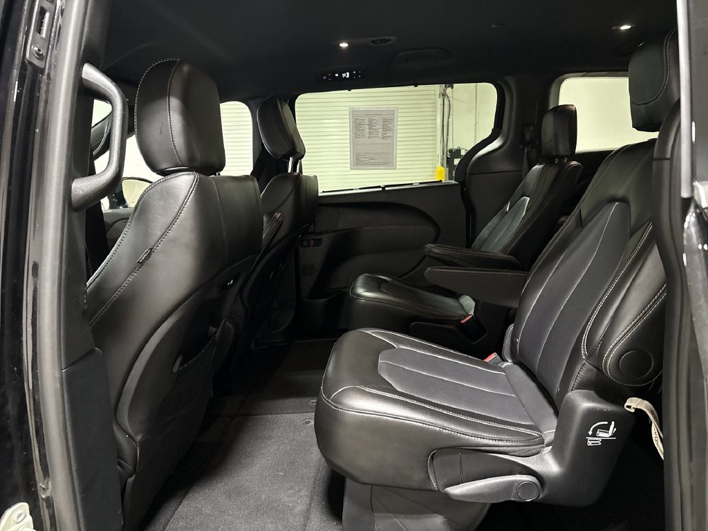 Used 2025 Chrysler Pacifica Select FWD image 22