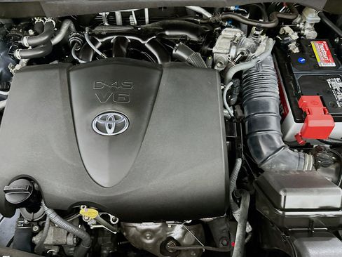 Used 2022 Toyota Highlander XLE AWD/4WD image 34