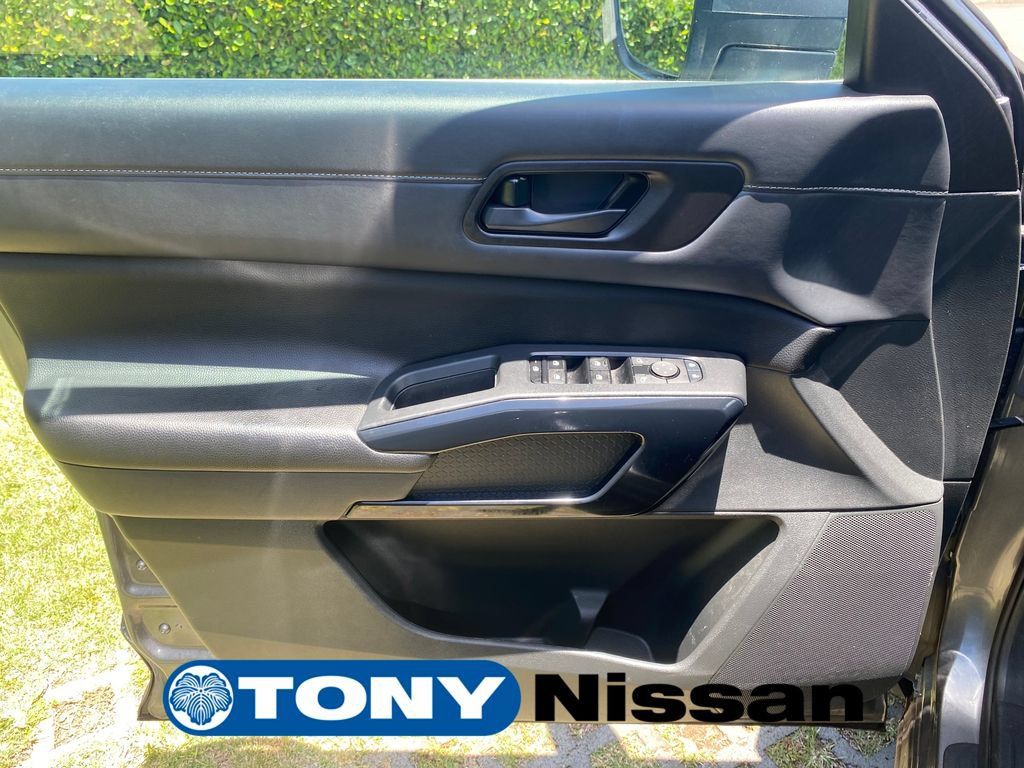Used 2024 Nissan Pathfinder SV FWD image 23