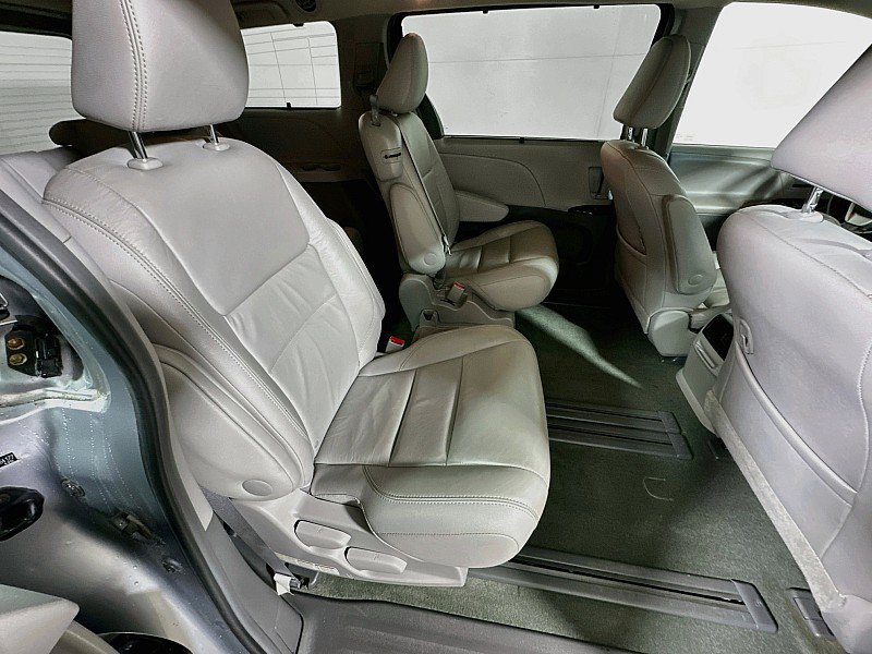 Used 2015 Toyota Sienna XLE w/ XLE Navigation Package FWD image 27