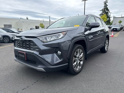 Used 2019 Toyota RAV4 Limited w/ Advanced Technology Package AWD/4WD image 3
