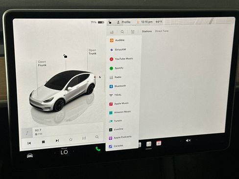 Used 2023 Tesla Model Y Long Range AWD/4WD image 19