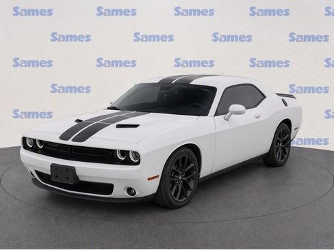 Used 2022 Dodge Challenger SXT w/ Plus Package RWD image 2