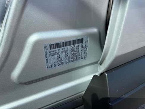 Used 2025 Nissan Rogue SV AWD/4WD image 34