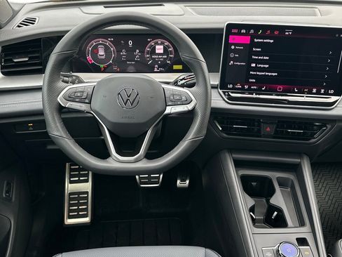 New 2026 Volkswagen Tiguan SE R-Line FWD image 12