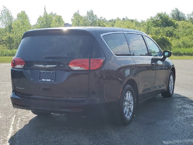 Used 2024 Chrysler Voyager LX FWD image 7