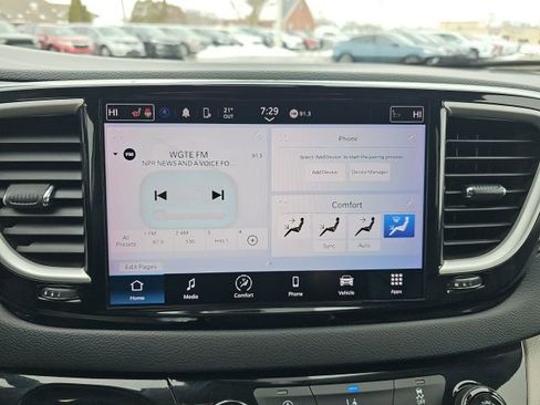 Used 2022 Chrysler Pacifica Touring-L image 22