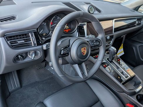 New 2026 Porsche Macan AWD/4WD image 4