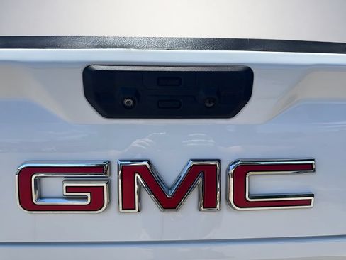 Used 2023 GMC Sierra 1500 SLT w/ SLT Premium Plus Package AWD/4WD image 33