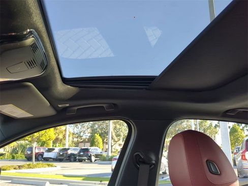 Certified 2023 BMW 330i Sedan w/ Premium Package image 21