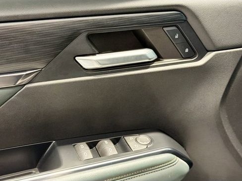 Used 2024 GMC Acadia AT4 w/ Luxury Package image 17