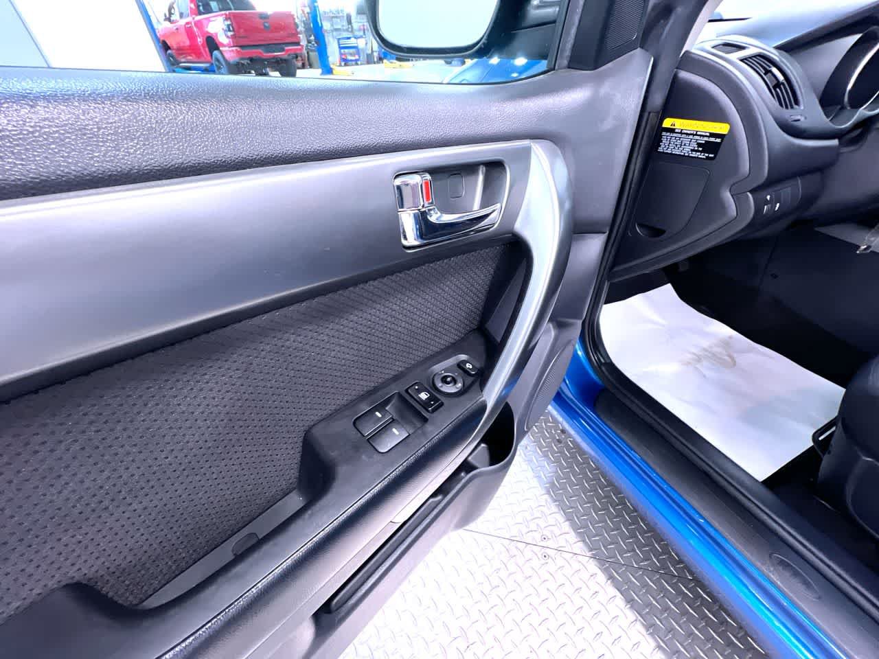 Used 2013 Kia Forte Koup EX FWD image 12