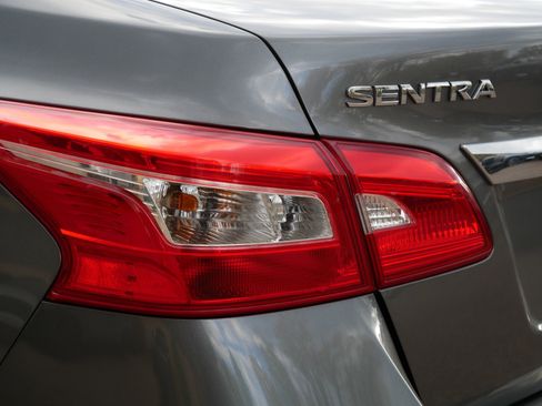 Certified 2019 Nissan Sentra SV w/ Special Edition Package FWD image 17