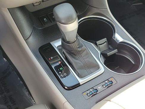 Used 2018 Toyota Highlander Limited AWD/4WD image 28
