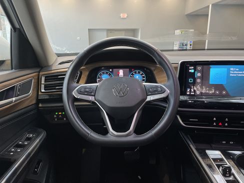 Used 2024 Volkswagen Atlas SE FWD image 20