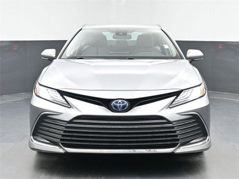 Used 2023 Toyota Camry XLE image 3