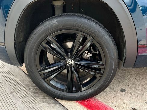 Used 2022 Volkswagen Atlas Cross Sport SEL R-Line image 8