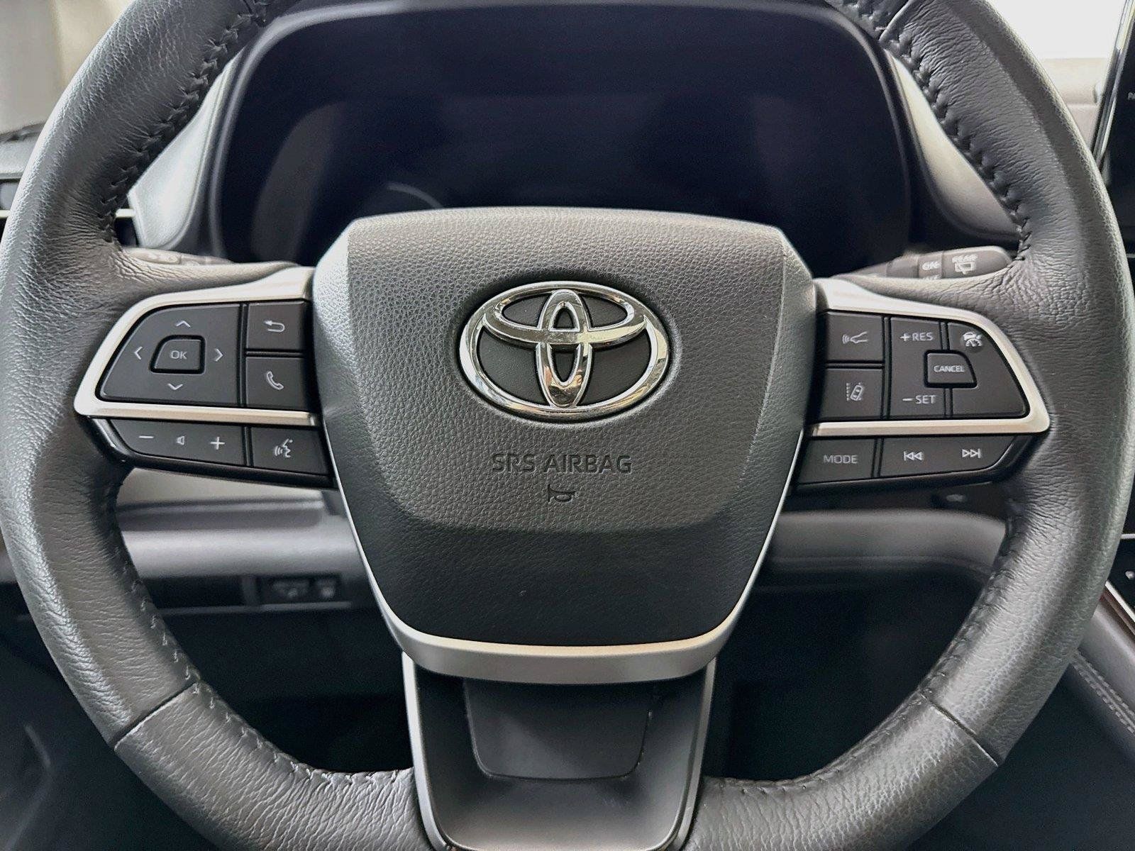 Certified 2024 Toyota Sienna XLE FWD image 16