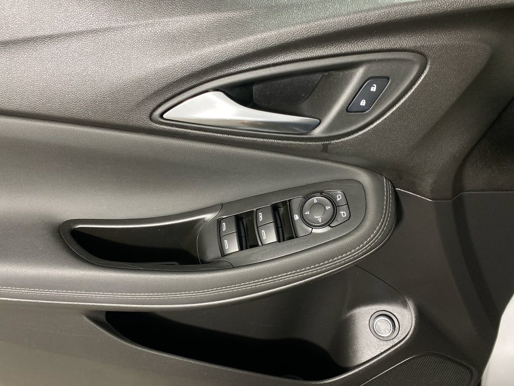 Certified 2024 Buick Encore GX Preferred AWD/4WD image 13