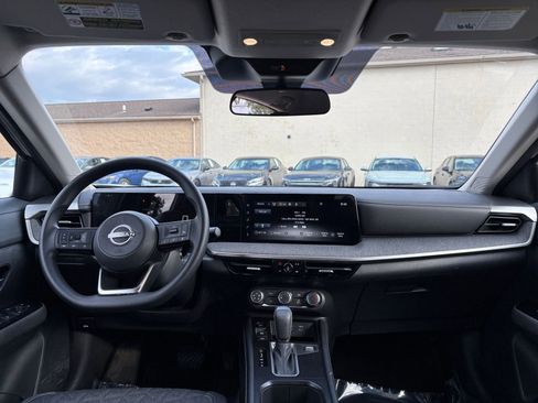 Used 2025 Nissan Kicks SV image 32