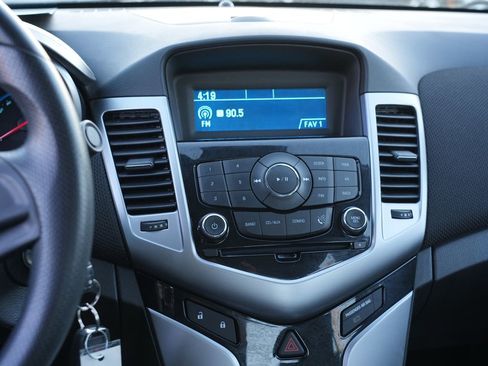 Used 2014 Chevrolet Cruze LT image 22