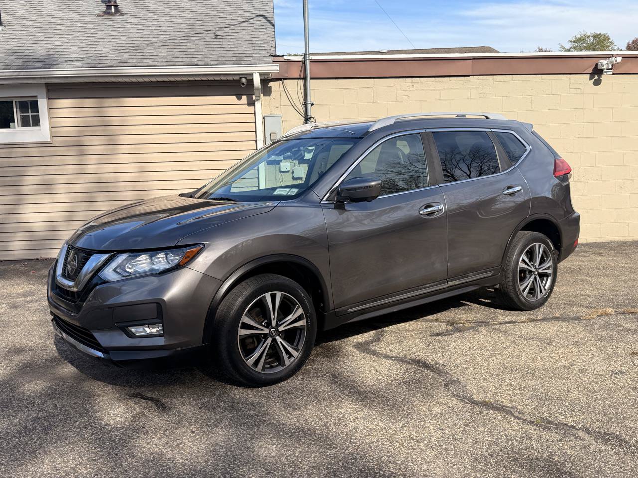 Used 2017 Nissan Rogue SL w/ SL Premium Package AWD/4WD image 2