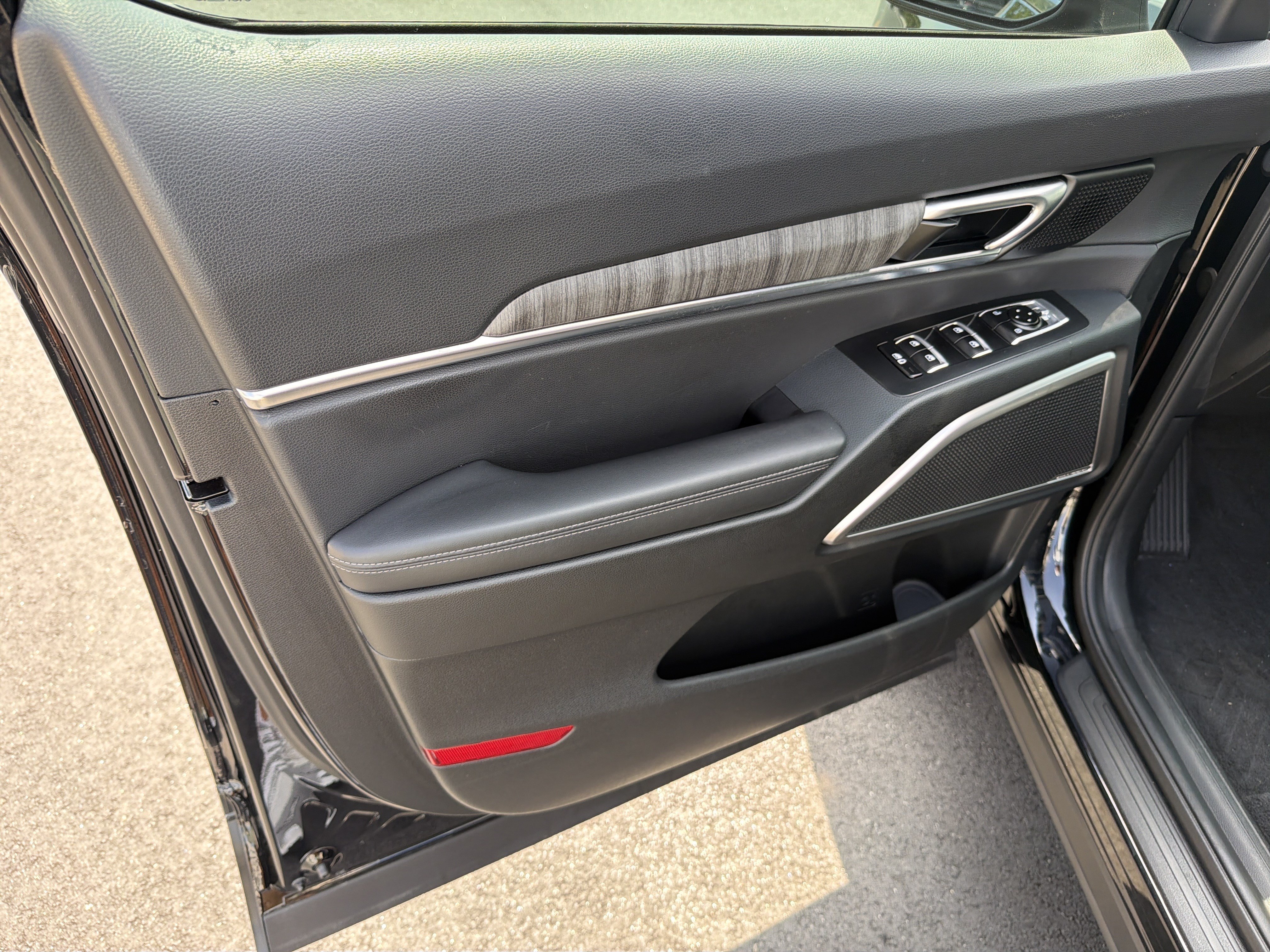 Used 2025 Kia Telluride EX w/ EX Captain's Chair Package FWD image 10