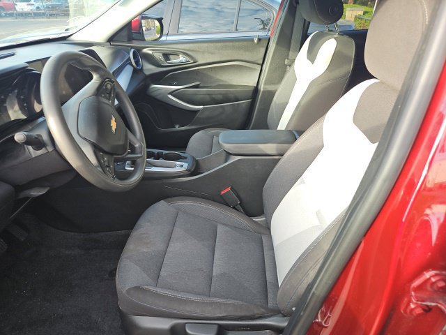 Used 2024 Chevrolet Trax LS w/ LS Convenience Package FWD image 9