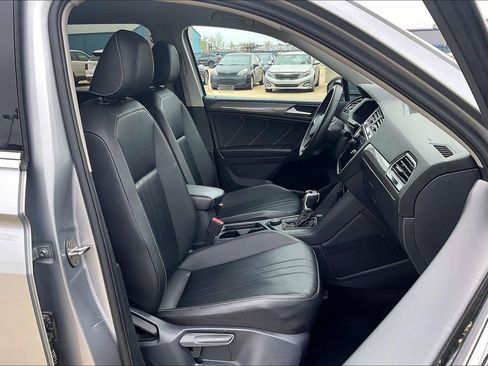 Used 2024 Volkswagen Tiguan SE image 7