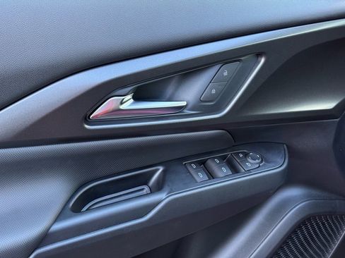 New 2026 Chevrolet Equinox EV LT image 10