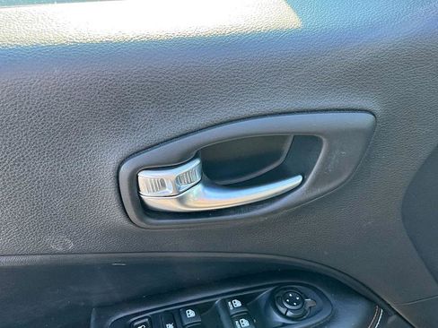 Used 2020 Jeep Compass Latitude w/ Cold Weather Group image 12