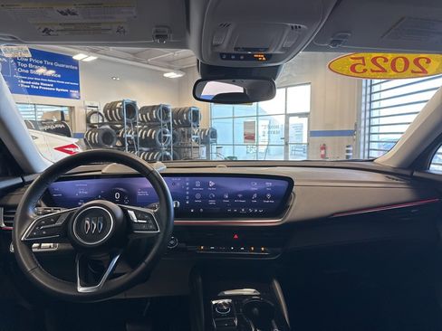 Used 2025 Buick Envision Preferred image 9