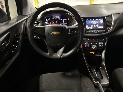 Used 2020 Chevrolet Trax LS FWD image 11