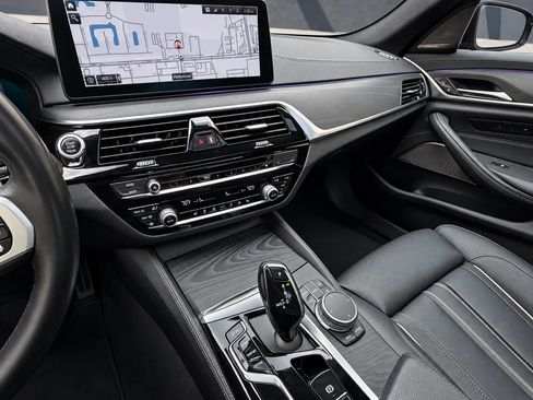 Used 2022 BMW M550i xDrive AWD/4WD image 12