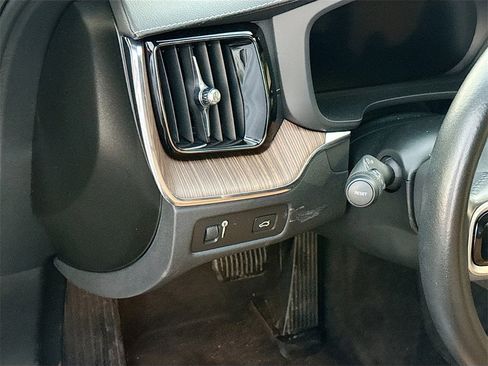 Used 2022 Volvo XC60 B6 Inscription w/ Advanced Package image 11