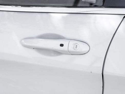 Used 2021 Jeep Cherokee Latitude Lux w/ Comfort/Convenience Group image 52