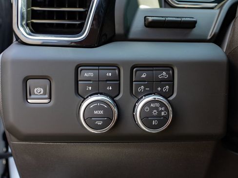 Used 2024 GMC Sierra 1500 Denali w/ Technology Package AWD/4WD image 21