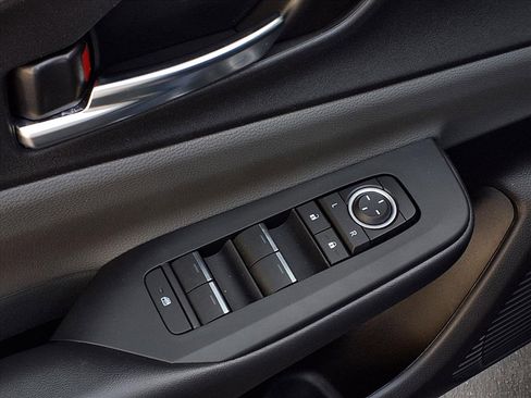 Certified 2024 Toyota Prius XLE image 18