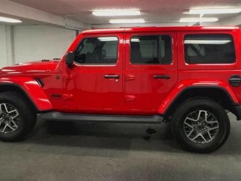 Used 2025 Jeep Wrangler Unlimited Sahara w/ Safety Group AWD/4WD image 6
