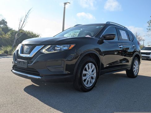 Used 2017 Nissan Rogue S w/ Appearance Package image 9