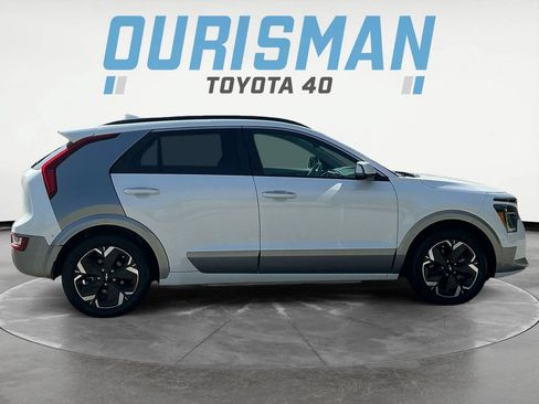 Used 2023 Kia Niro Wave w/ Wave Preserve Package FWD image 8