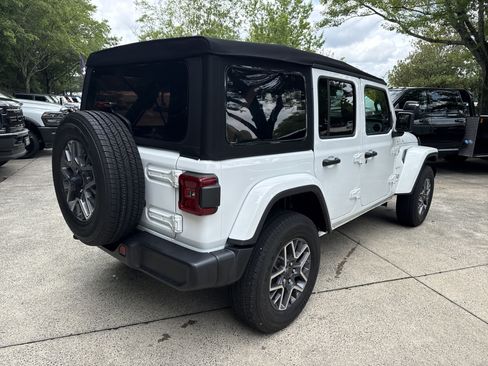 Used 2024 Jeep Wrangler Unlimited Sahara AWD/4WD image 7