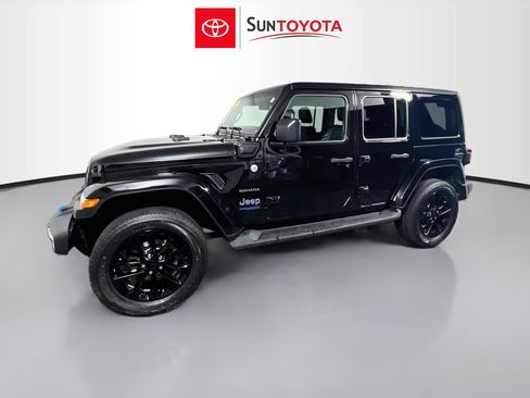 Used 2022 Jeep Wrangler Unlimited Sahara AWD/4WD image 9