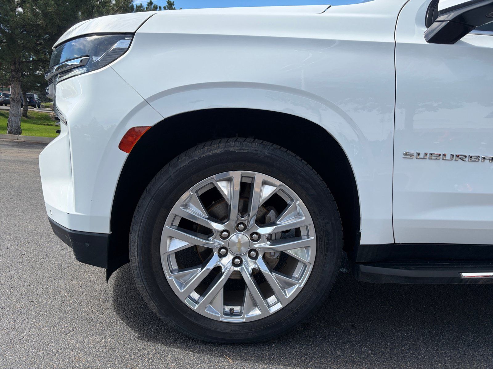 Used 2021 Chevrolet Suburban LT w/ Luxury Package AWD/4WD image 10